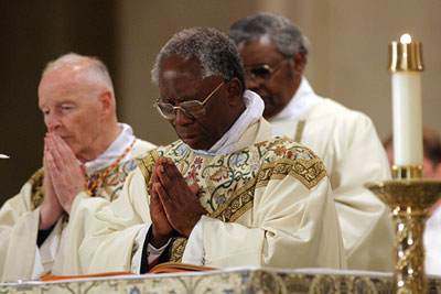 http://www.therealpresence.org/eucharst/images/arinze3a.jpg